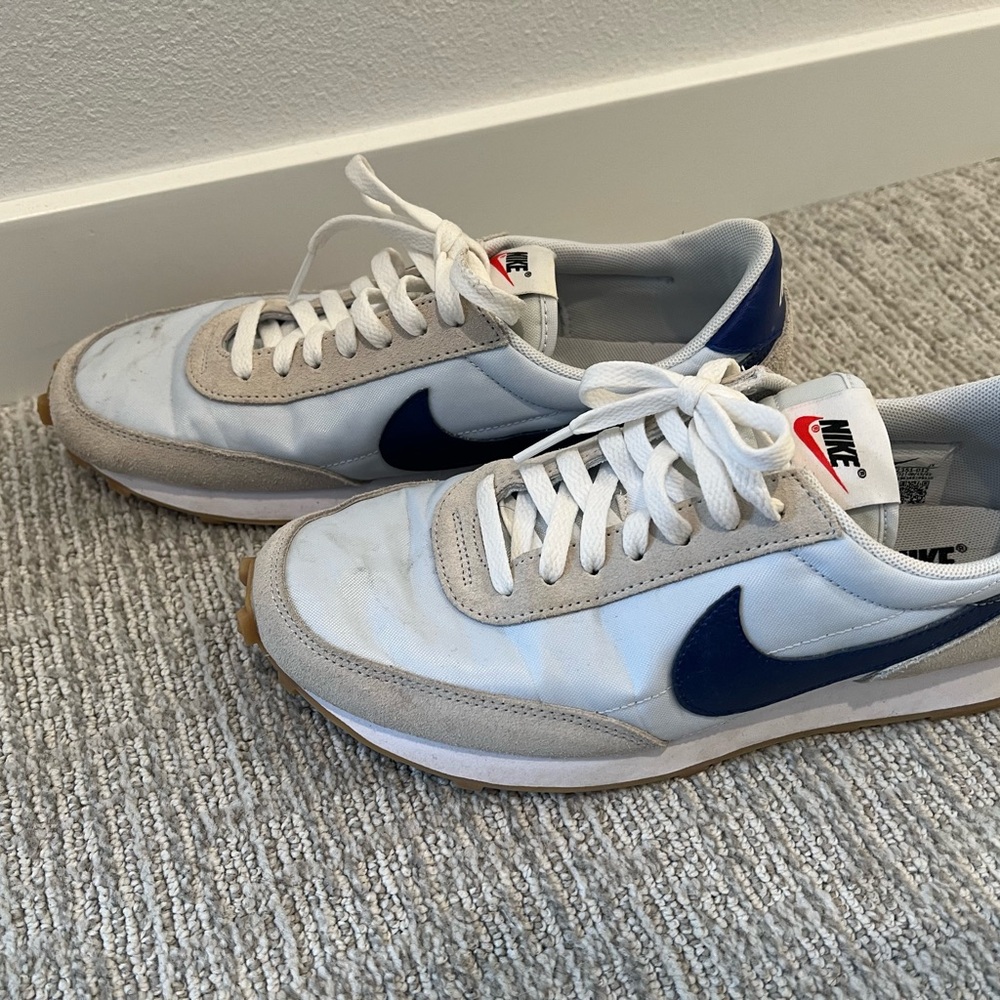 Women’s Nike sneakers